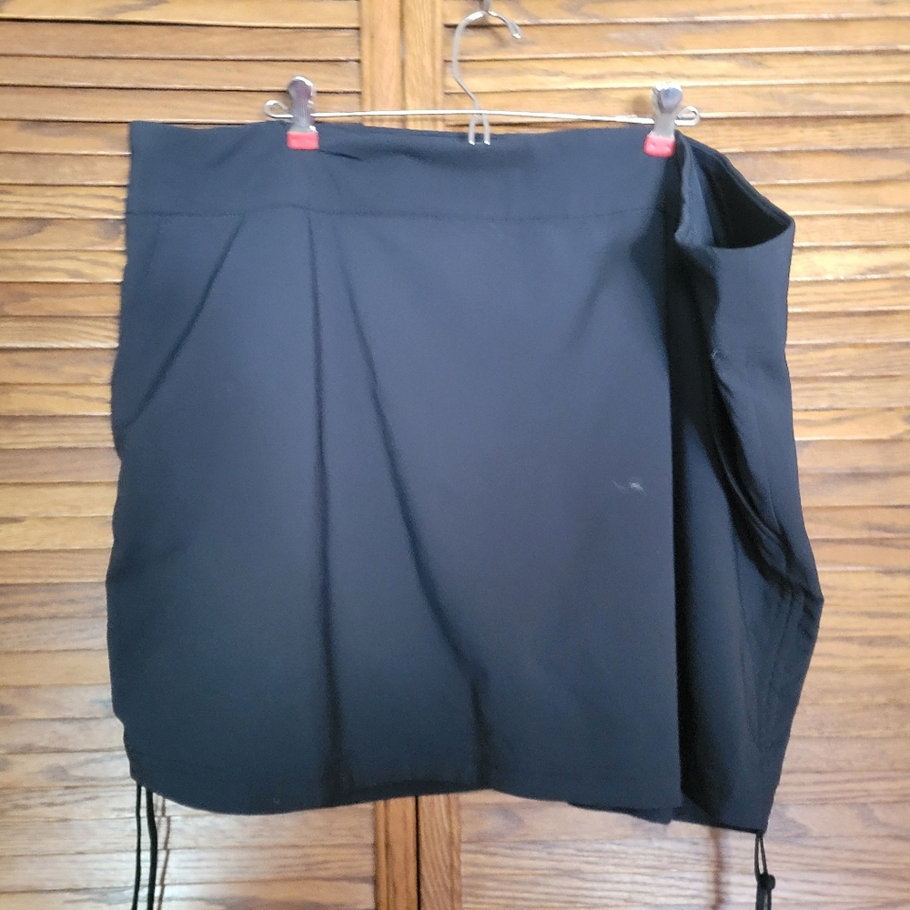 Columbia Womans Black Skort Size 3XL